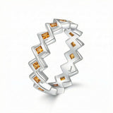 Anillo de amatista Semper Invicta en oro blanco macizo de 18 quilates